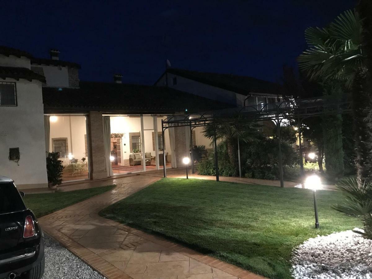 B&B Corte Delle Rose Castiglione Delle Stiviere Eksteriør bilde
